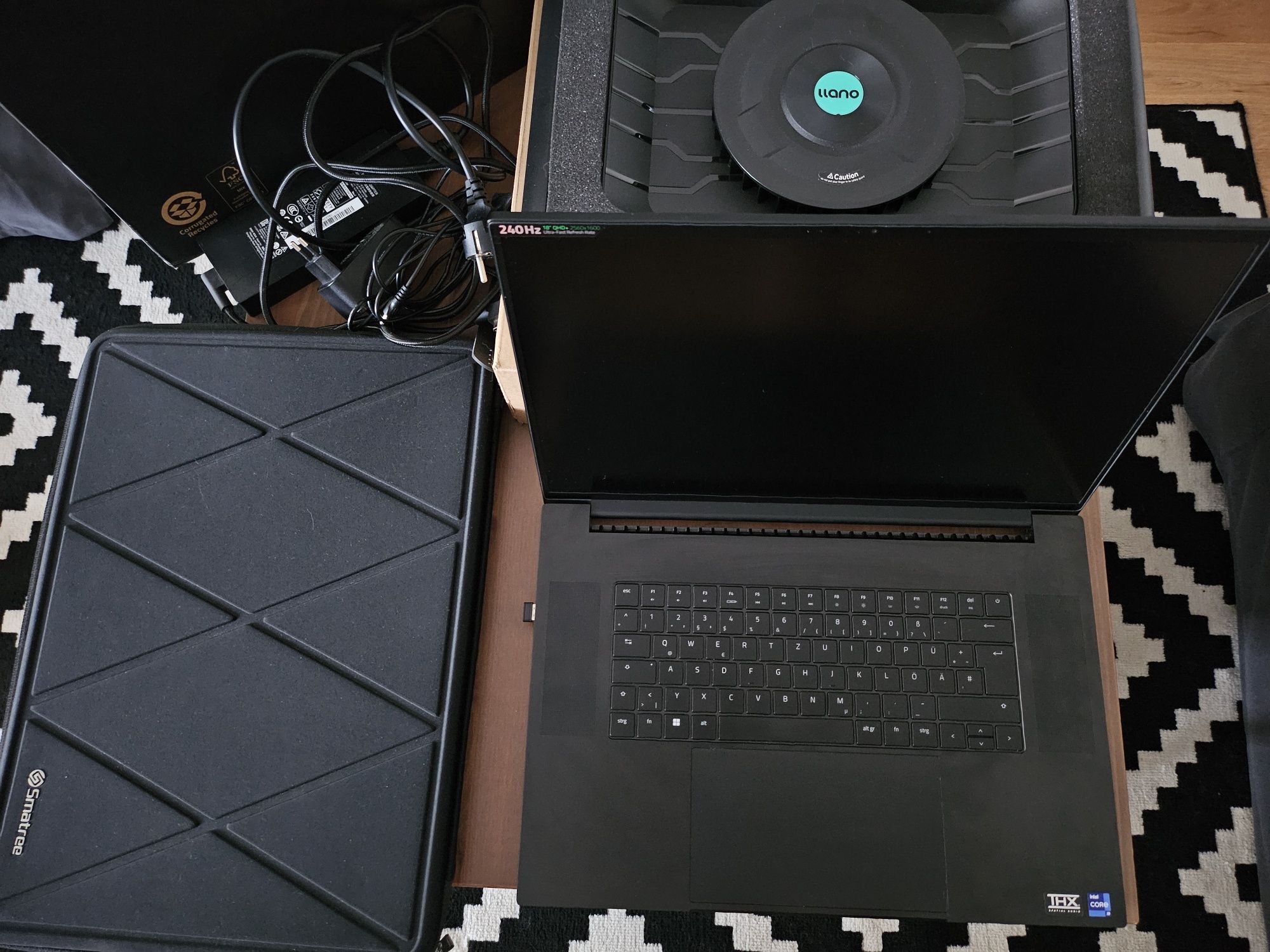 RAZER BLADE 18- RTX 4090|QHD 240 Hz| 32 GB|2TB SSD