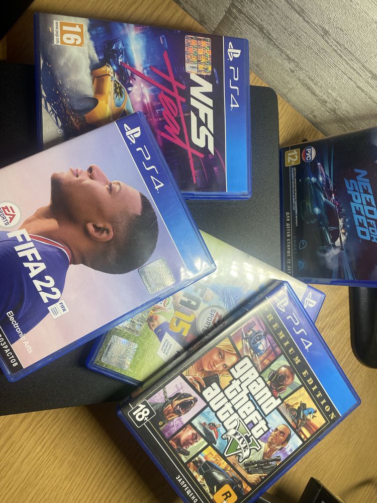 Продам ігрову консоль Ps4
