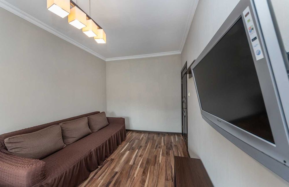 2х кімнатна квартира поруч з Палацом Україна