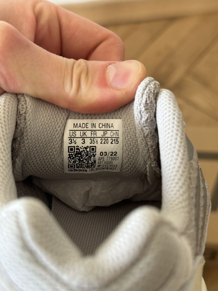 YEEZY Boost 700 V2 Static 35 1/2 eu