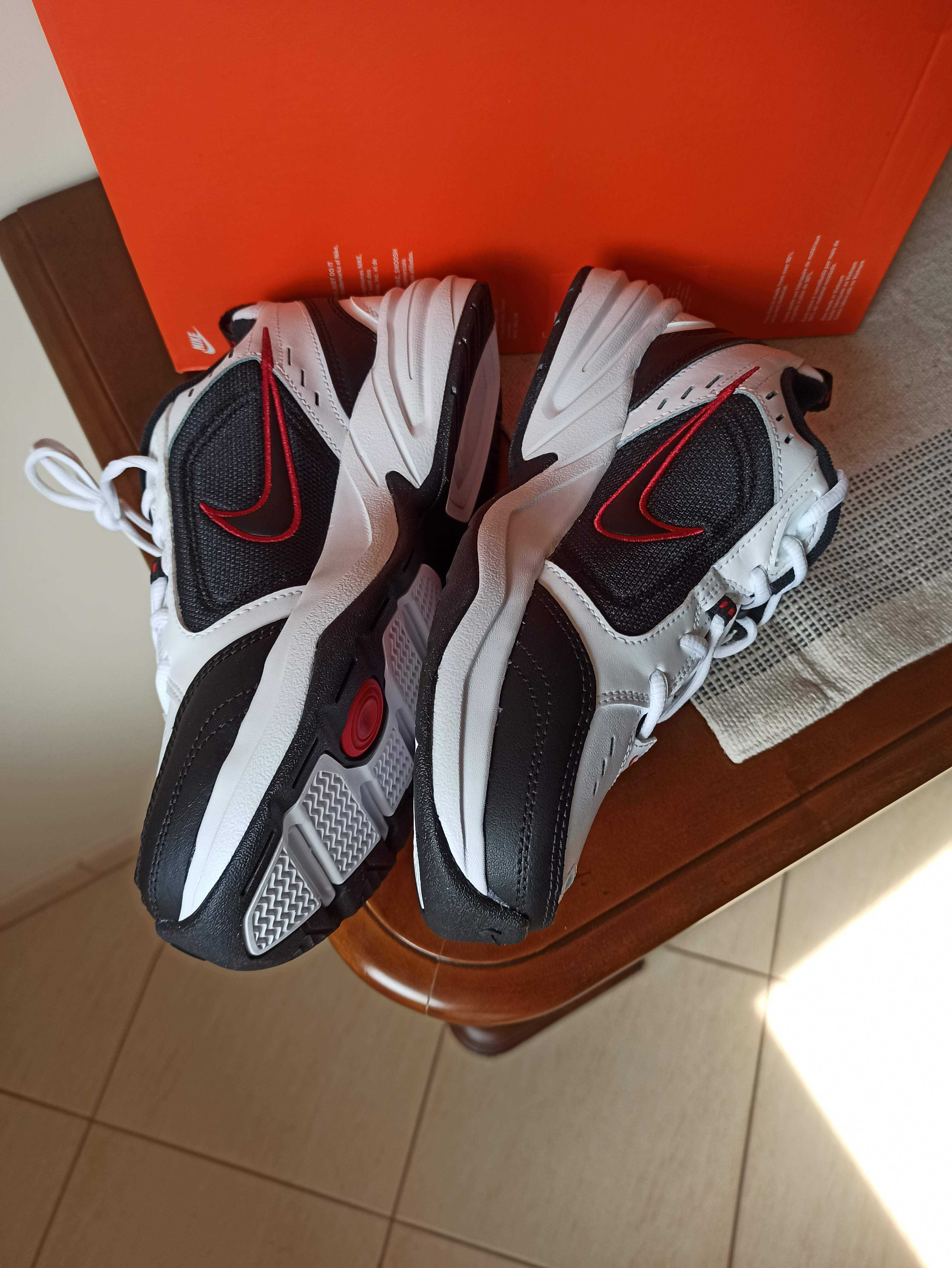 (r. 41) Nike Air Monarch IV White Black 415445,-101
