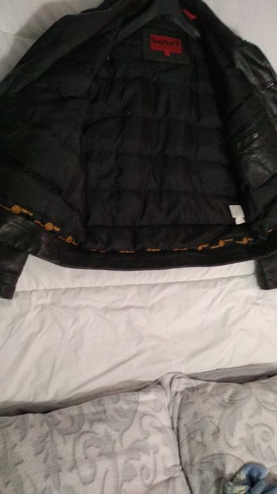 Casaco em pele forro penas