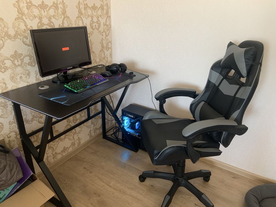 Продаю стіл новий купив по інтернету не підходить бо маленький