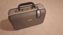 Mala de viagem (tipo "necessaire"), com código