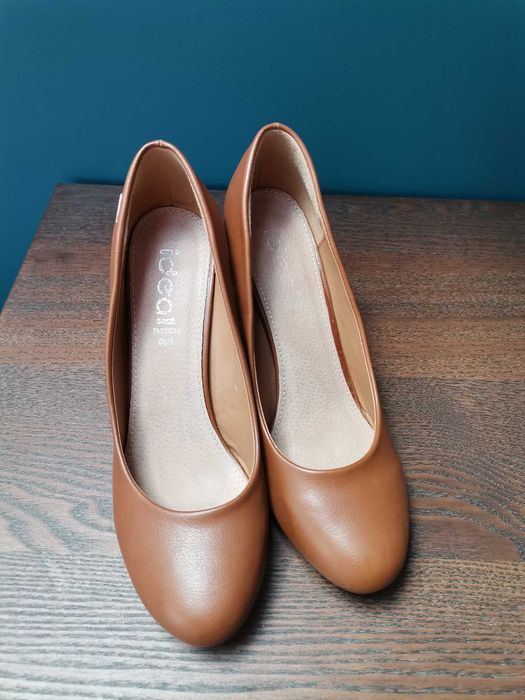 nowe brązowe szpilki, półbuty na obcasie 39