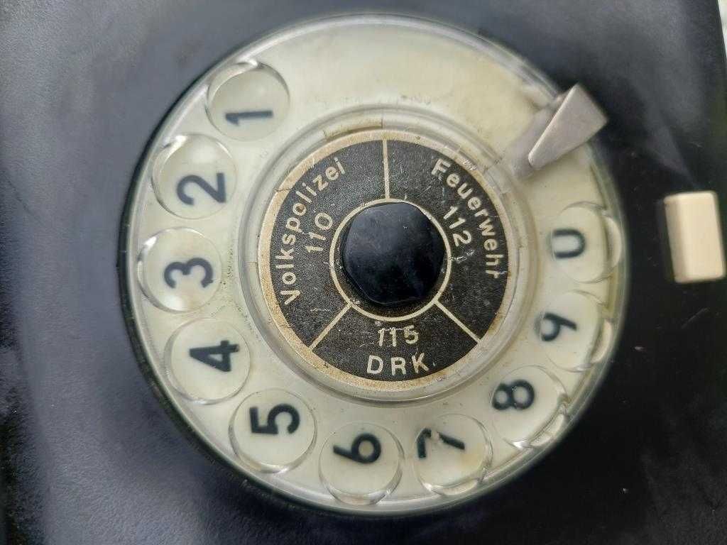 Stary Telefon w walizce niemiecki nr 36