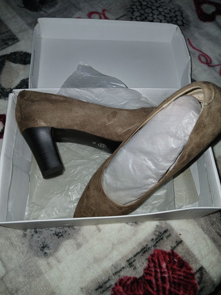 Sapatos de salto alto