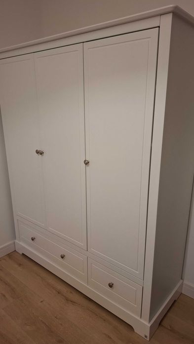 Komoda, szafa, łóżko - zestaw mebli dziecięcych