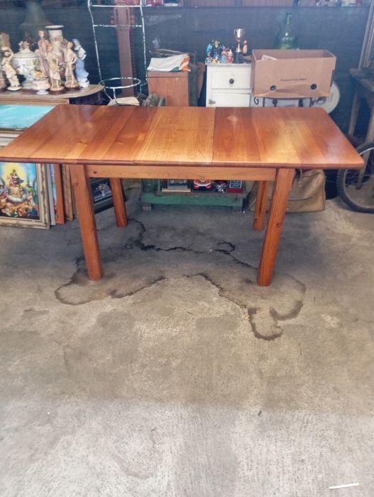 Vendo esta mesa muita bonita bom estado