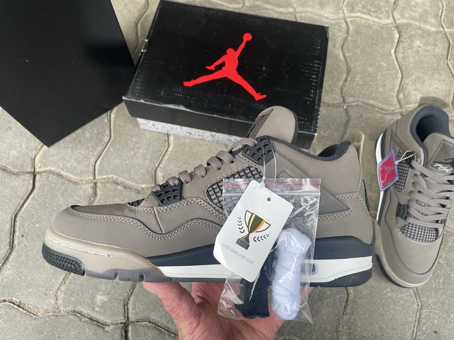 Jordan 4 Retro “Cave Stone” в наявності