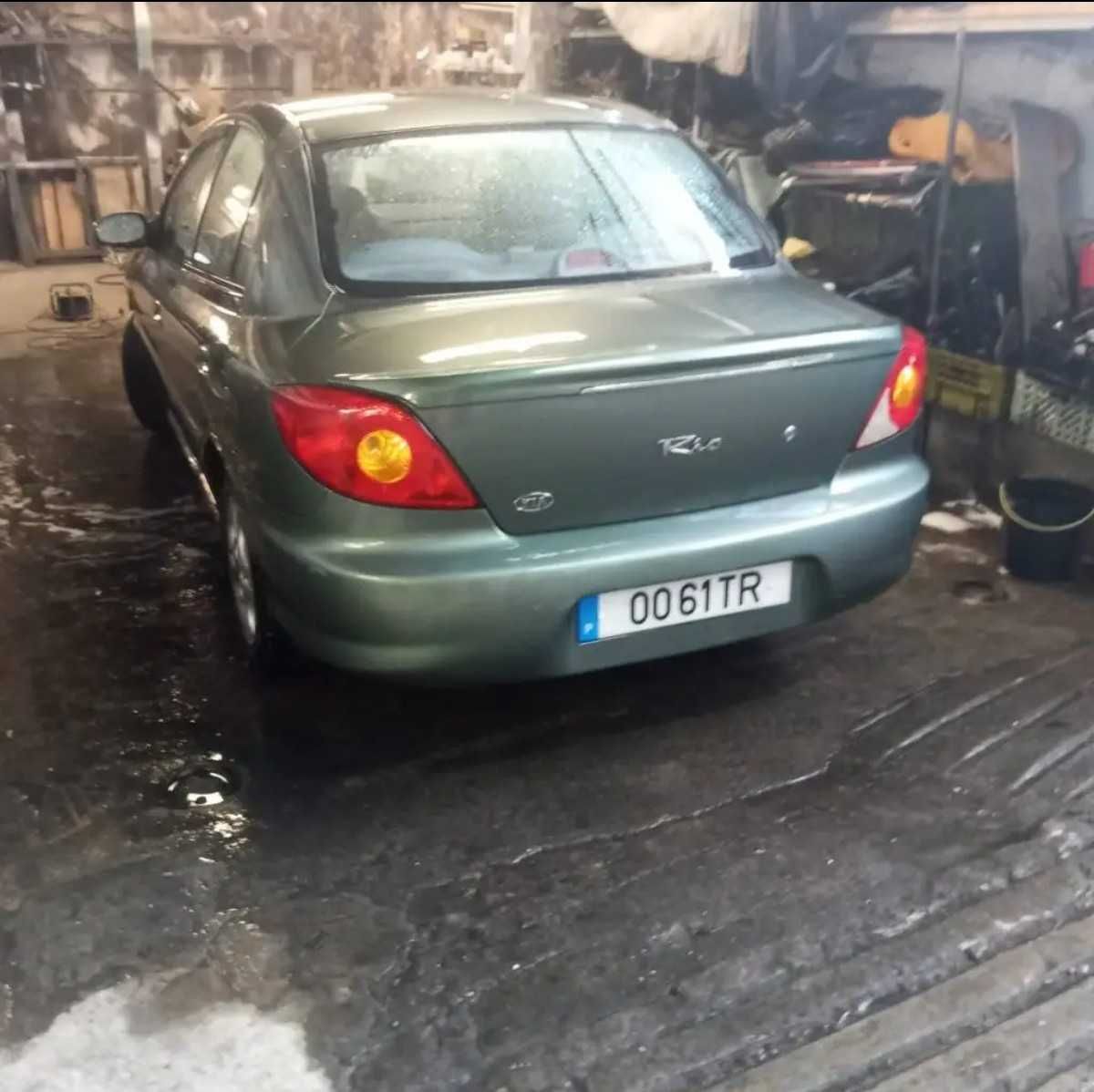 Kia rua 1.3 ano 2000
