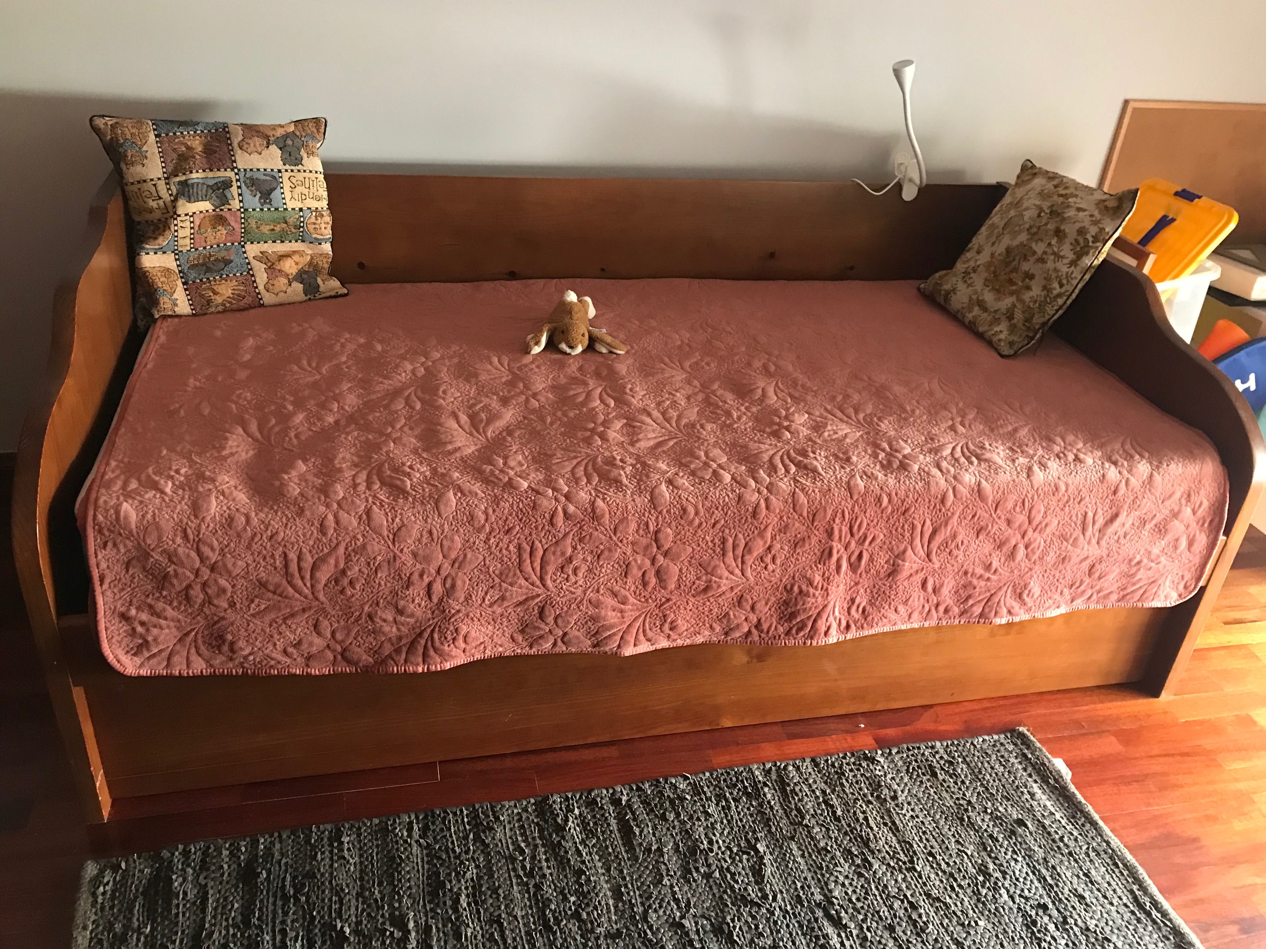 Quarto cama e cómoda