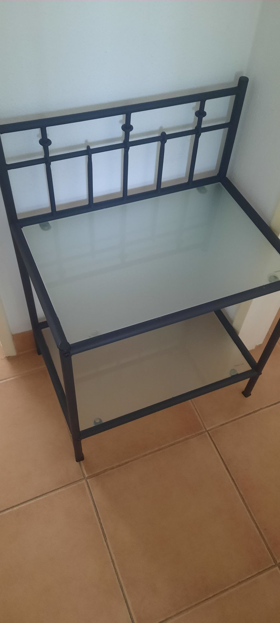 Mesa cabeceira/apoio ferro e vidro A55xC55xL35