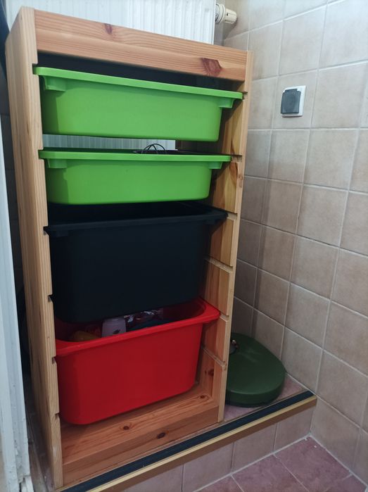 Regał z pojemnikami Ikea