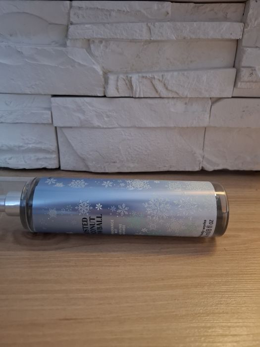 Frosted Coconut Snowball Bath & Body Works