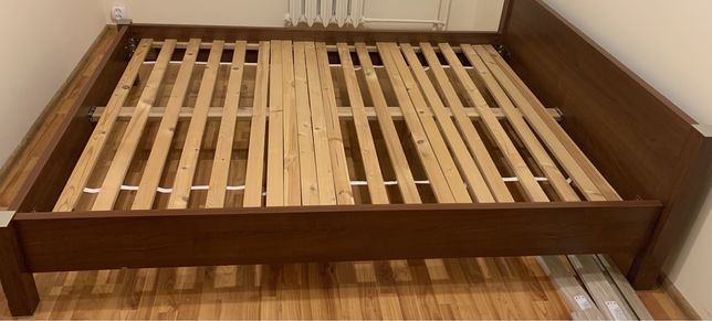 Łóżko bez materaca 140/200 cm gratis szafka nocna