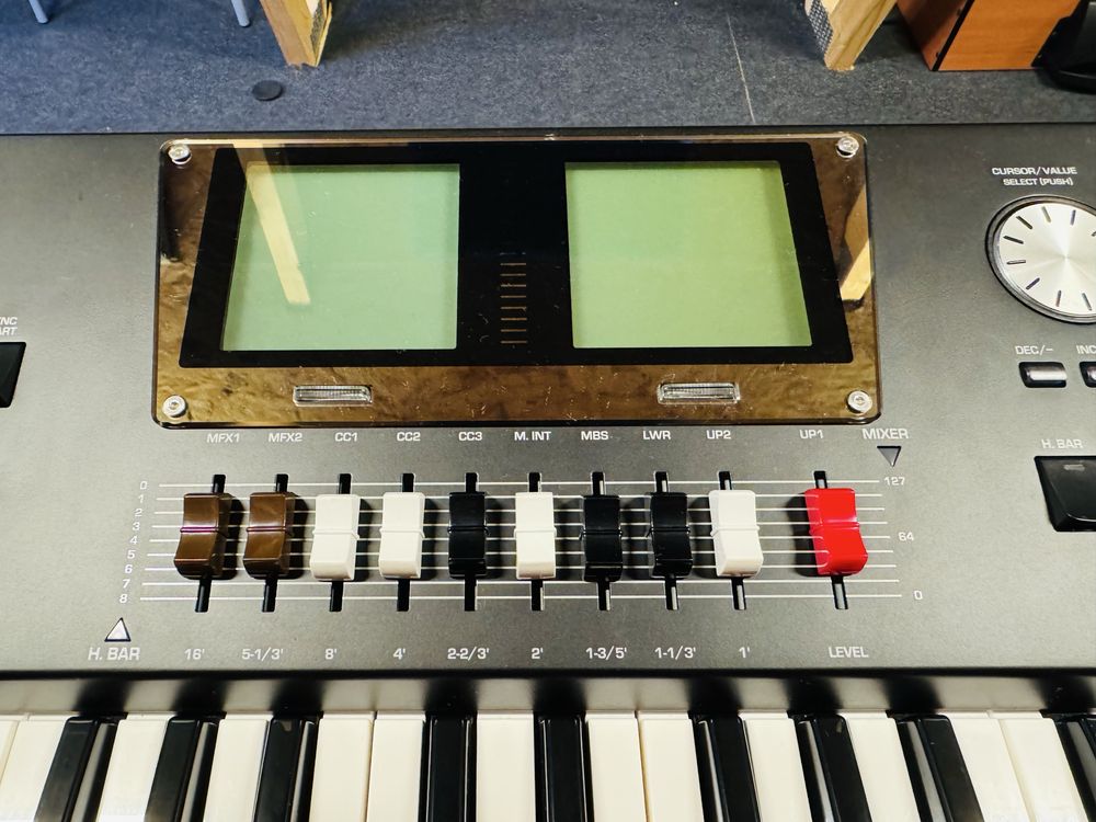 Roland BK-9 w Świetnym Stanie z Pokrowcem i Stylami