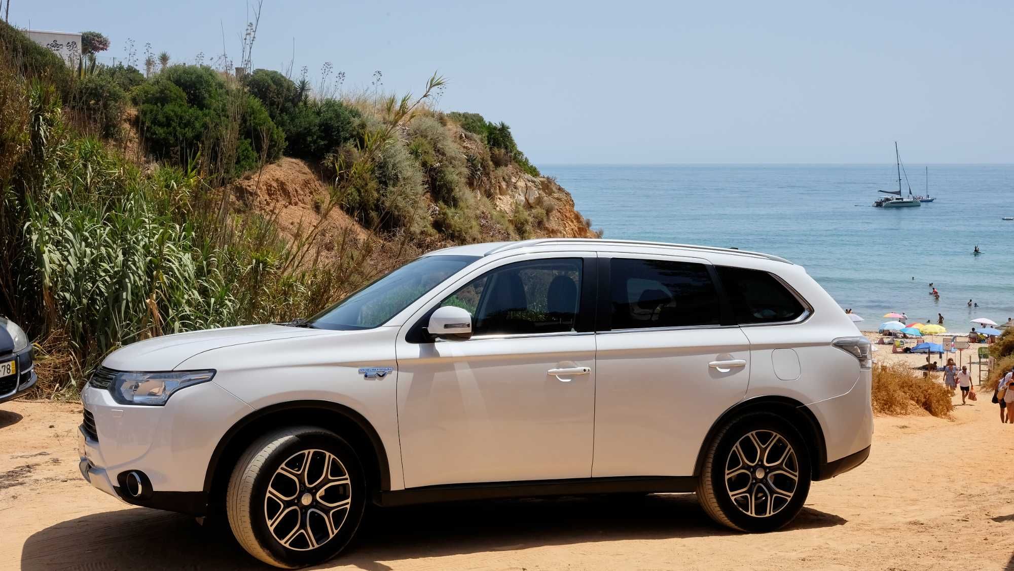 Outlander PHEV 2015 | Híbrido Plug-in | Gasolina + GPL + Elétrico
