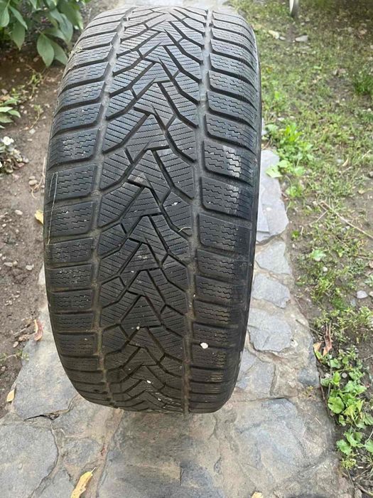 235/45/18 Uniroyal WinterExpert шини