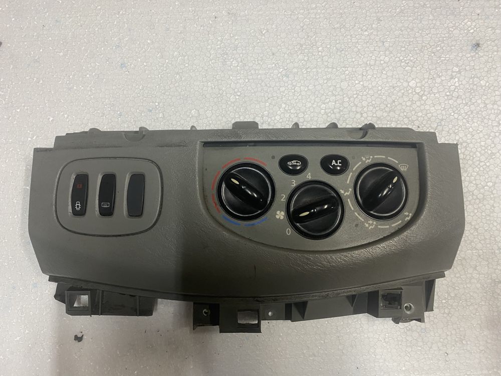 Trafic vivaro panel nawiewu