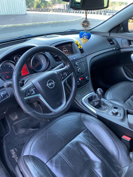 Opel Insignia Sports tourer 2,0 дизель