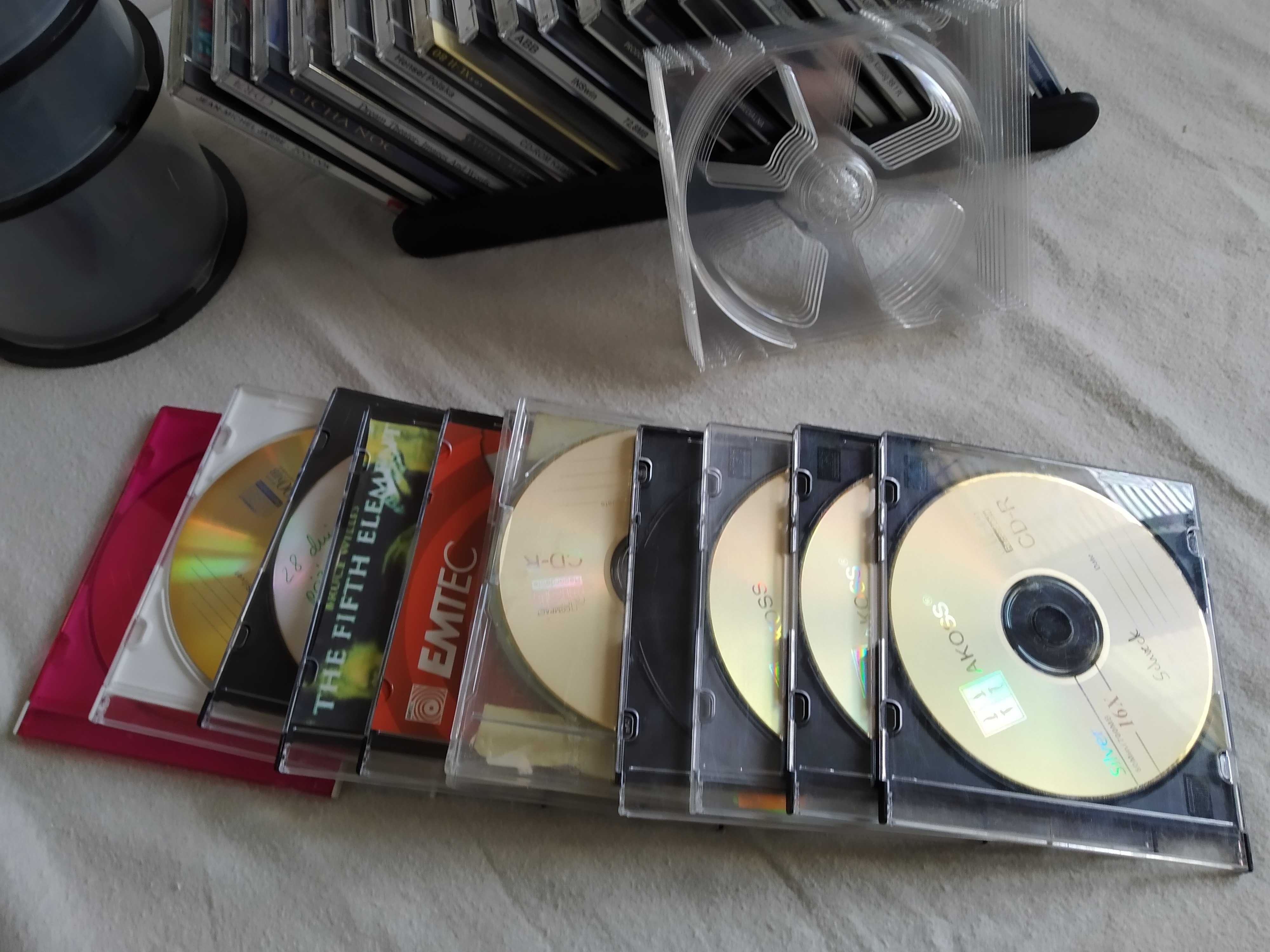 Stojak na 25 płyt CD i różne opakowania na płyty CD,
