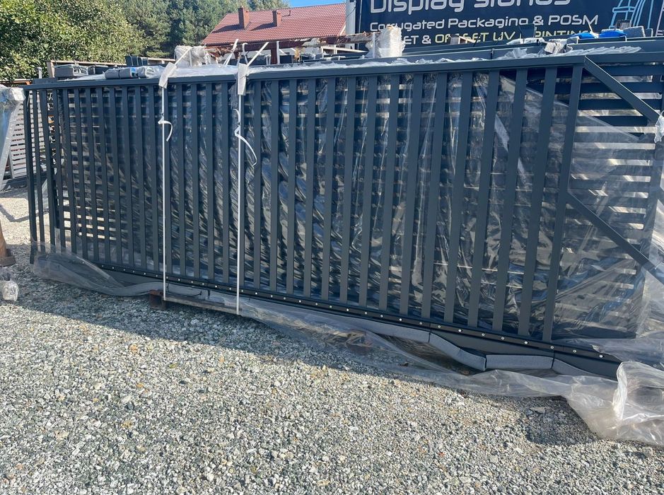 Brama przesuwna  h 1,5m, szerokość 4,2 m + 1,8 m przeciwwaga