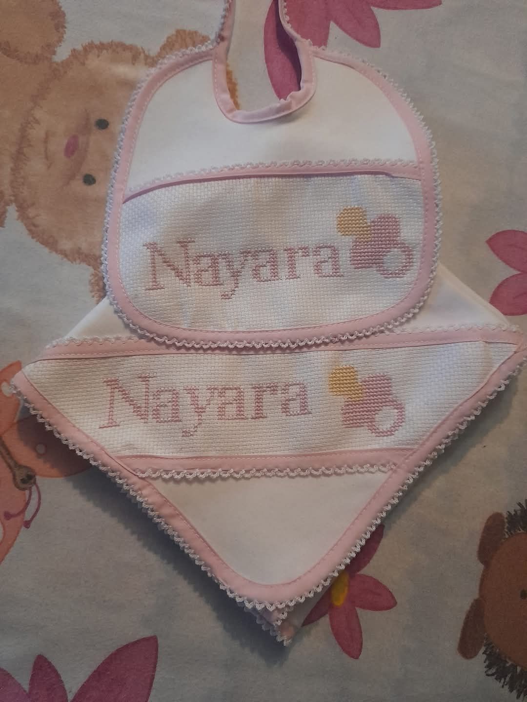Conjunto babete e fralda