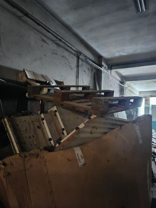 Excelente Armazém na zona industrial do Porto