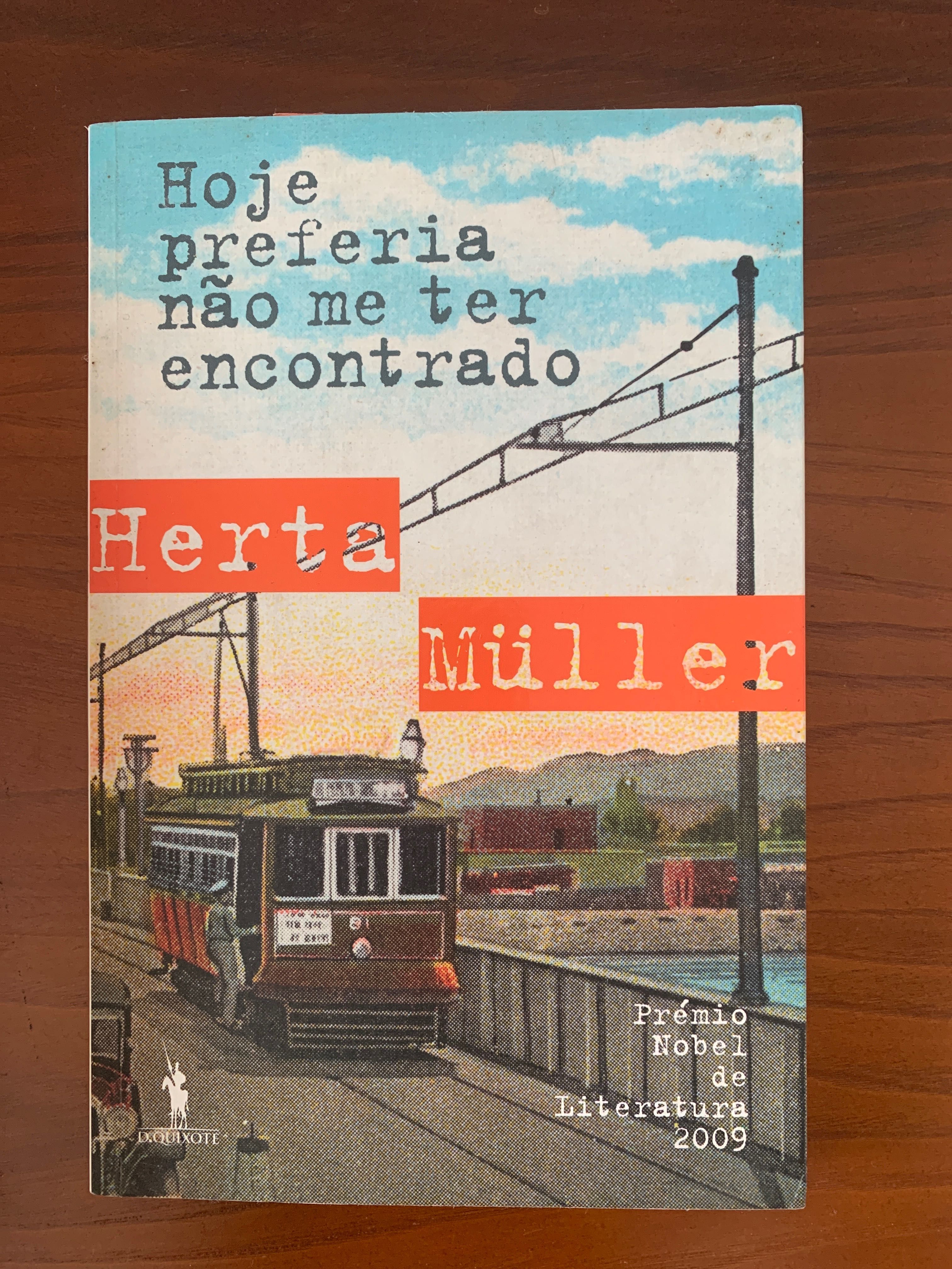 Vários livros em bom estado