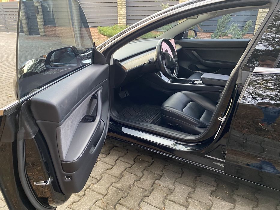 Продам Тесла модел 3