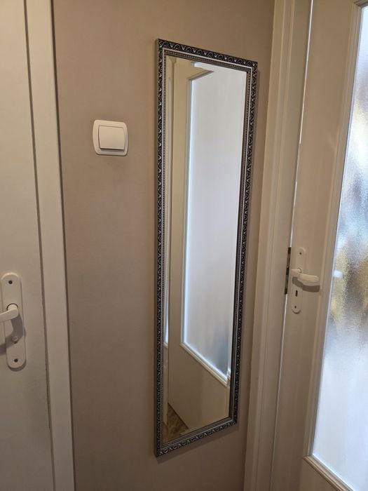 Lustro w srebrnej ramie