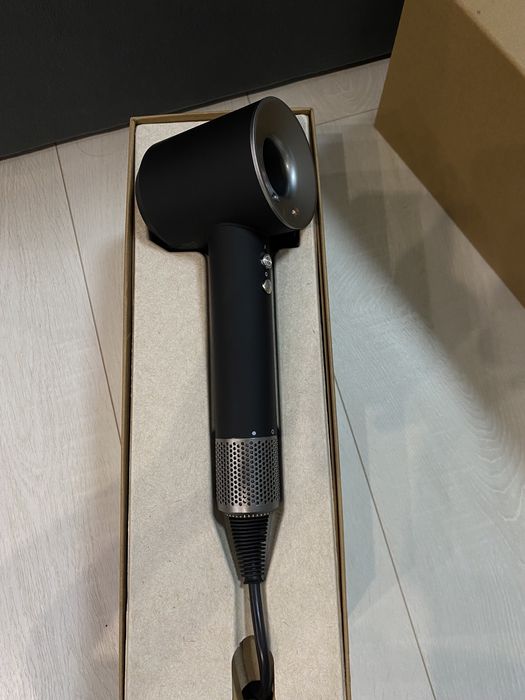 Фен Dyson supersonic