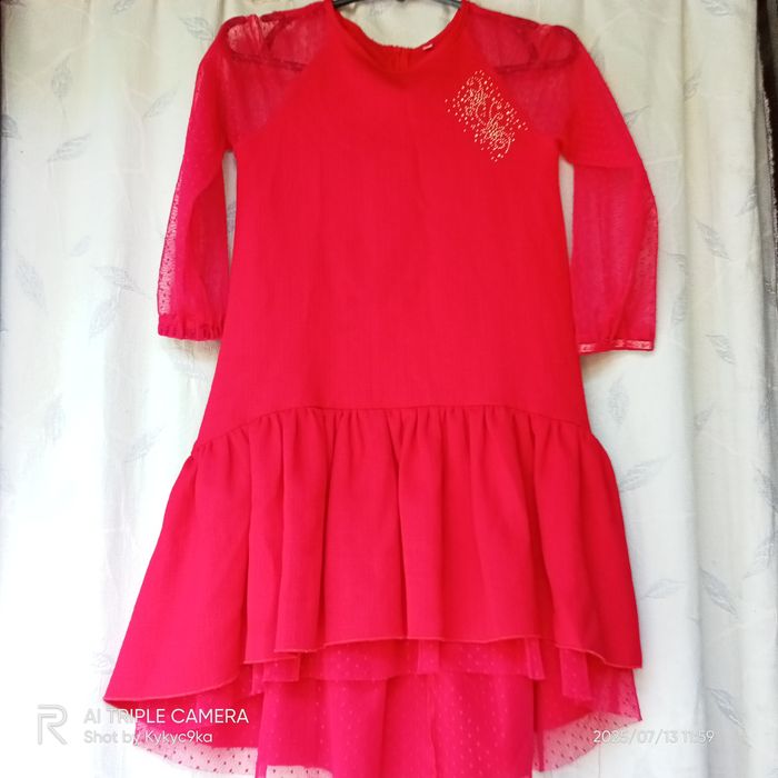 Чудова червона сукня