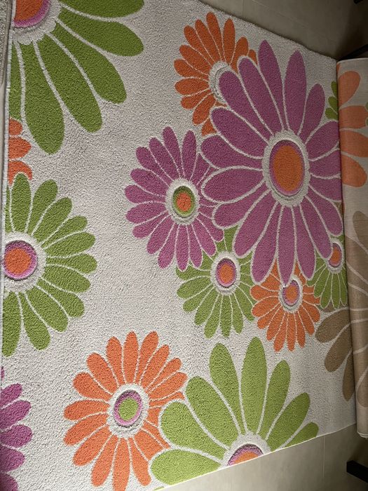 Килим розмір 3х2 м. У хорошому стані, зробив хімчистку, чистий.