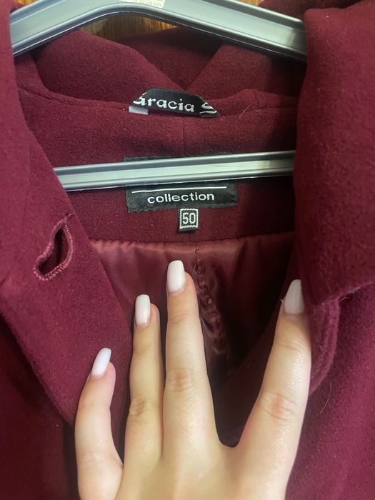 Жіноче пальто бордового кольору розмір 50