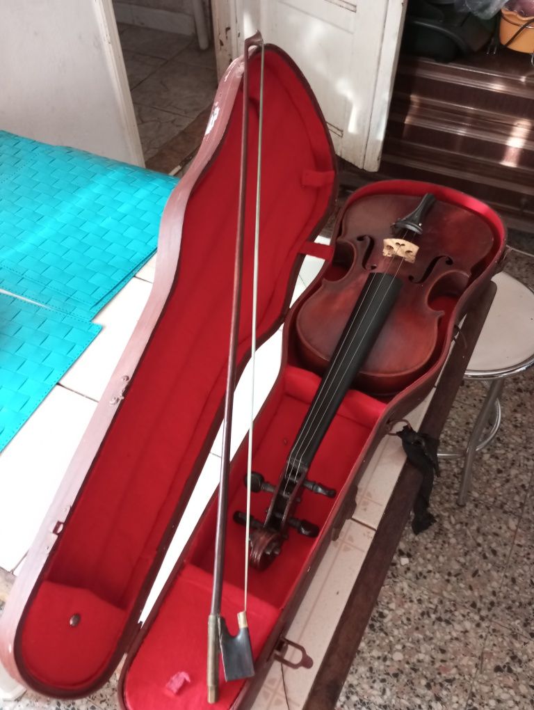 Violino antigo bom estado patine original