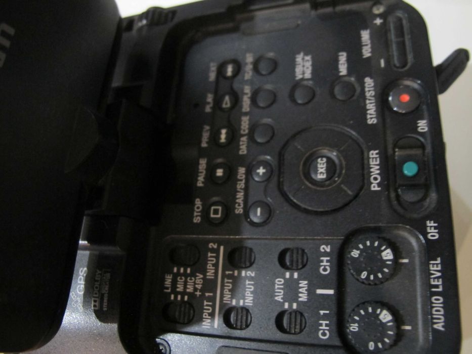 Sony NEX-FS100,  об'єктив Sony 16мм 2.8