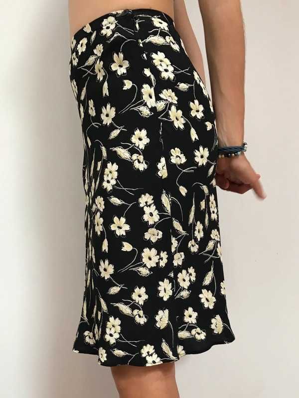Saia com estampado floral (Cacharel)
