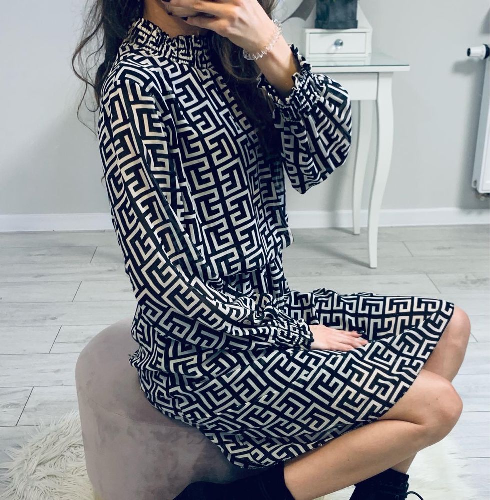 Sukienka fendi grecki wzor lou muzyk sheila uni piekna