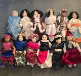 Porcelanowe lalki z kolekcji dolls of the world 12szt