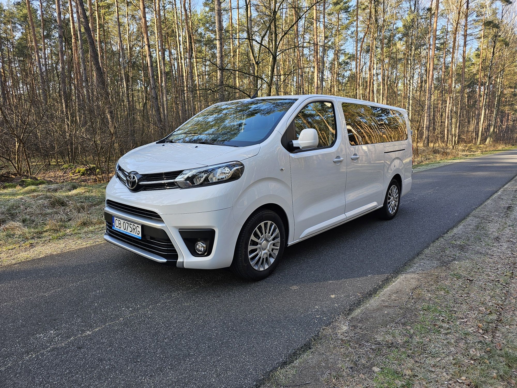 Toyota wynajem-wynajmę 9 osobowy BUS Bissnes automat -2024r