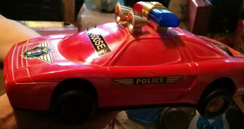 Игрушечная полицейская машина