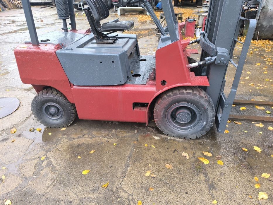 Wózek widłowy Bułgar 2,5 t uszkodzony