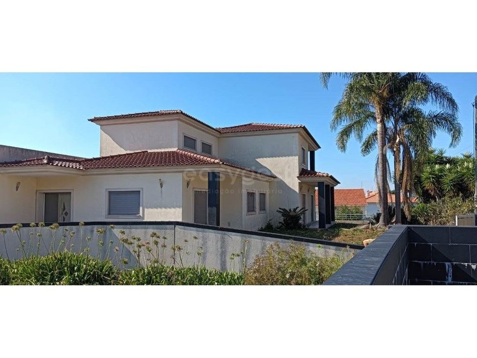 Moradia T5 num lote de terreno com mais de 1500m² em Pombal
