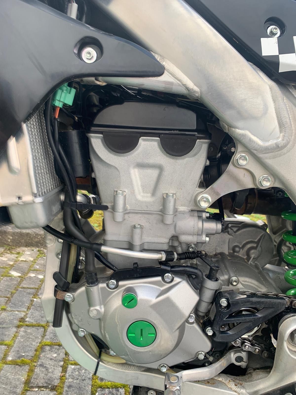 Kawasaki KXF 450 em muito bom estado