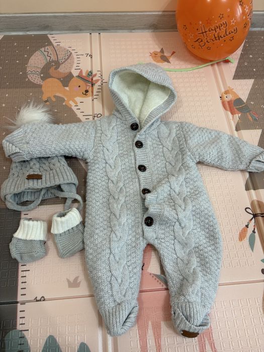 Продам комбинезоны для новорожденных