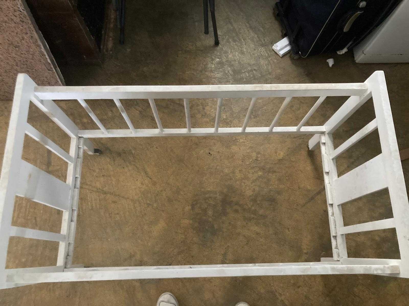 Cama de bebe em madeira