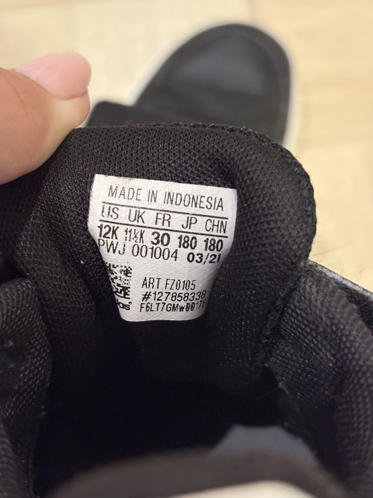 Оригінальні дитячі Adidas!