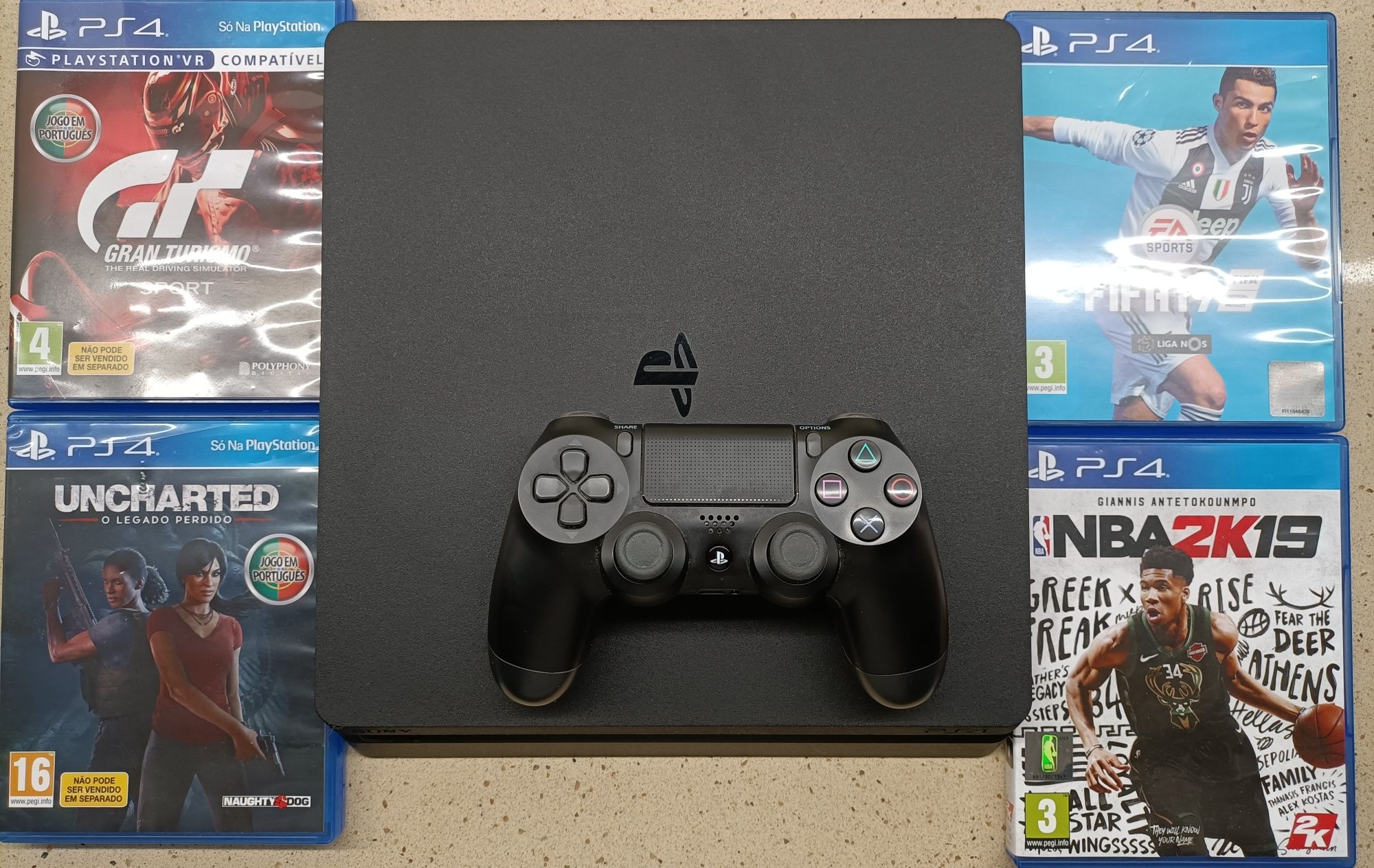 PlayStation 4 Slim 1Tb+ 1 comando + 4 Jogos